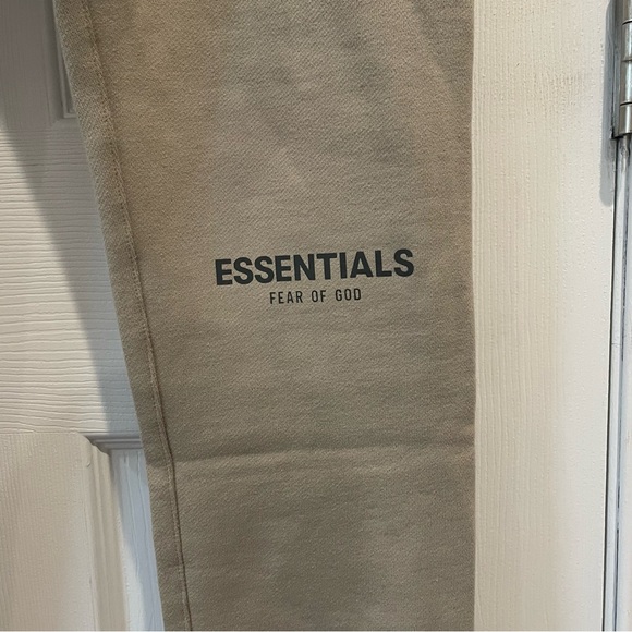 NWT men’s essentials sweats - Picture 3 of 6